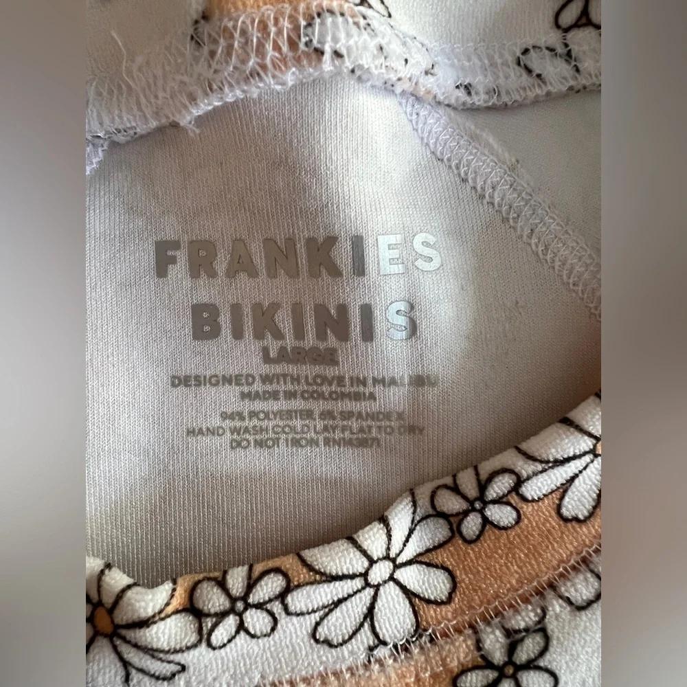 FRANKIE’S BIKINIS BLUE CRUSH TERRY FLORAL CROP TOP, NUDE DAISY, SIZE L.